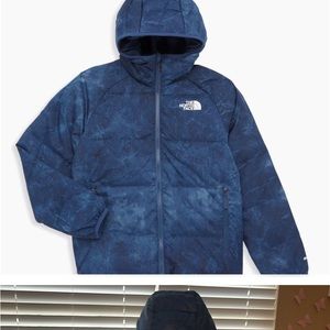 Boys THE North Face down jacket size 14-16 only used 2 times